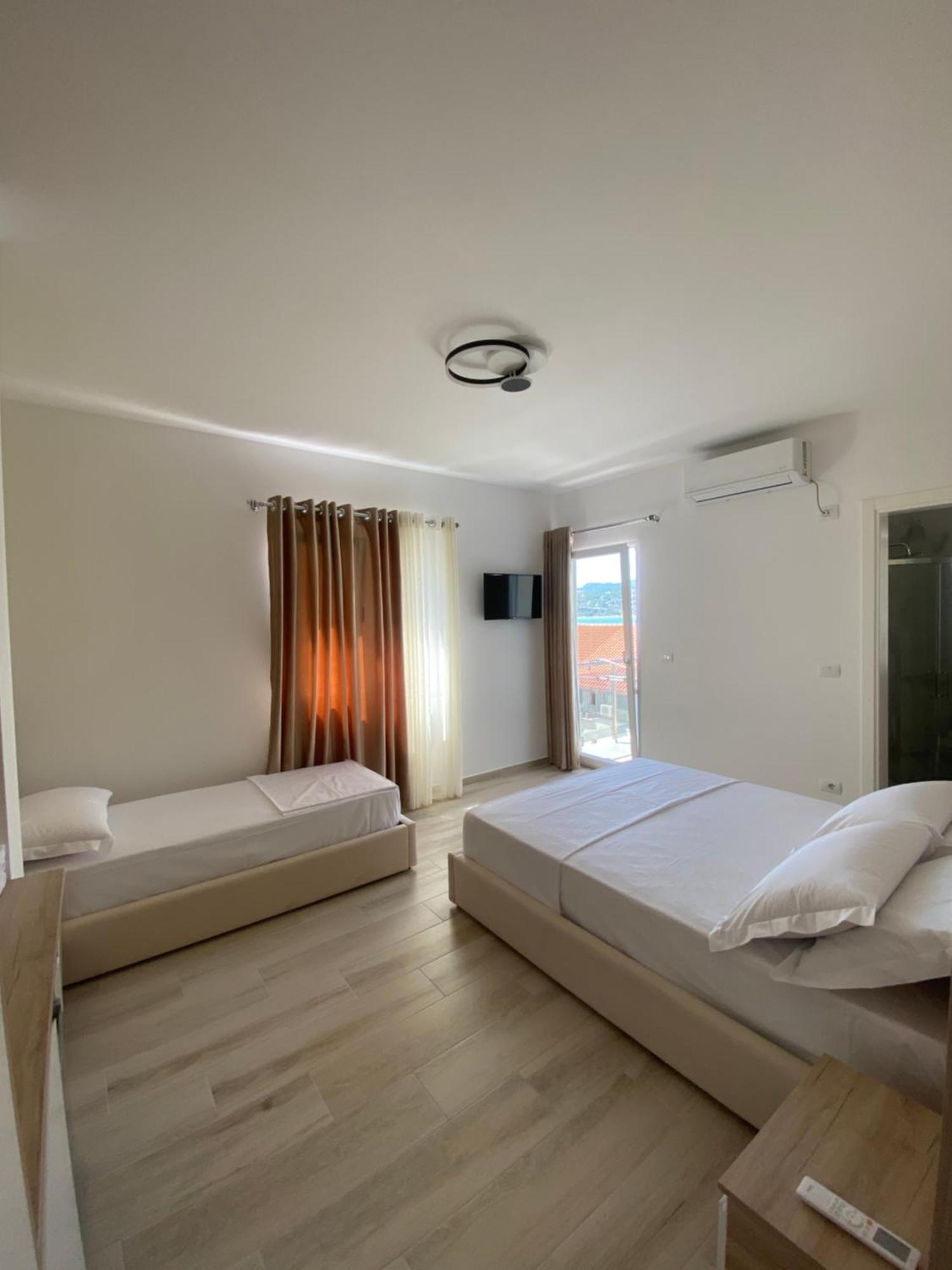 Helena Hotel Shëngjin Esterno foto