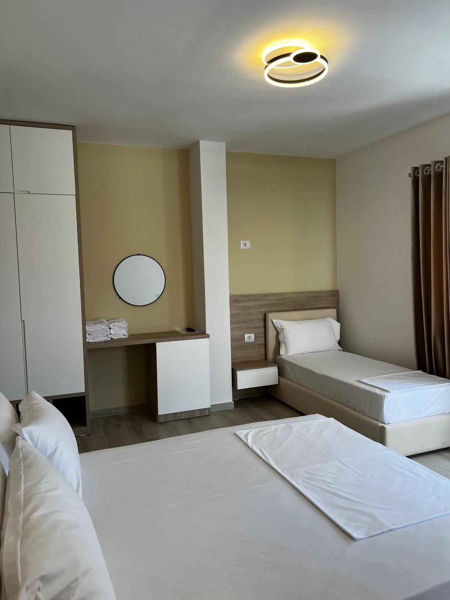 Helena Hotel Shëngjin Esterno foto