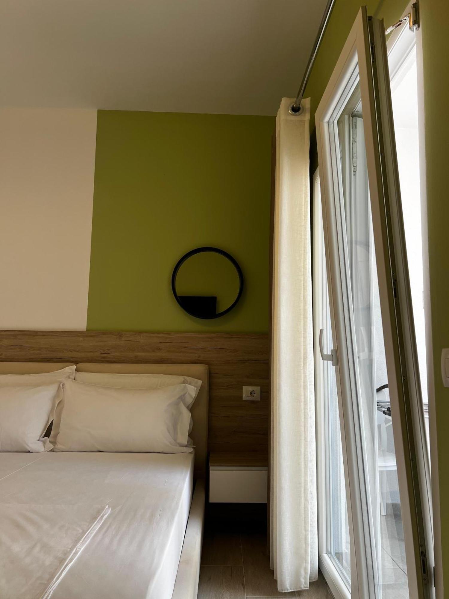 Helena Hotel Shëngjin Esterno foto