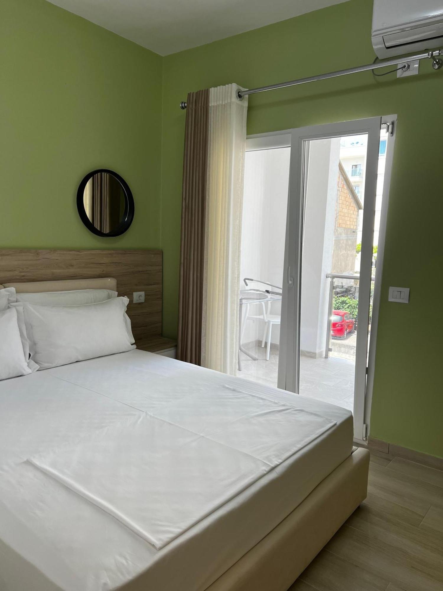 Helena Hotel Shëngjin Esterno foto