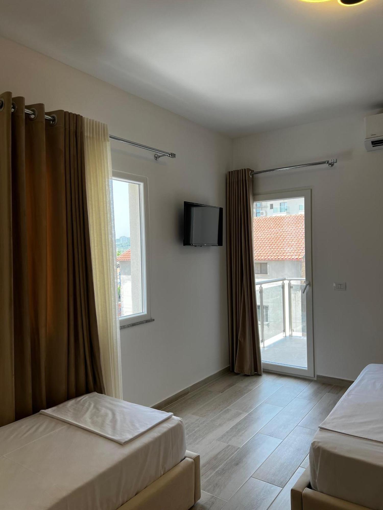 Helena Hotel Shëngjin Esterno foto