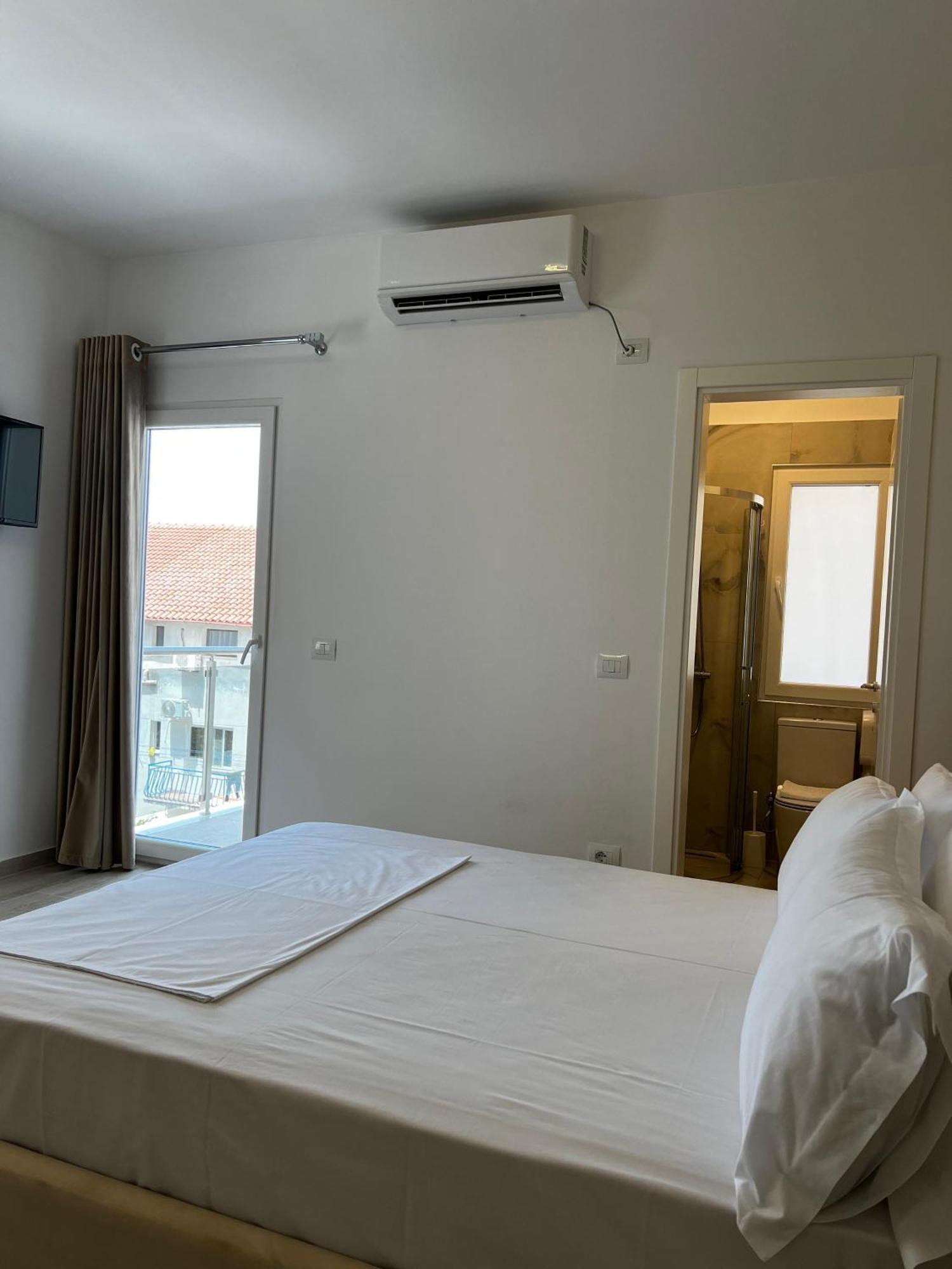 Helena Hotel Shëngjin Esterno foto