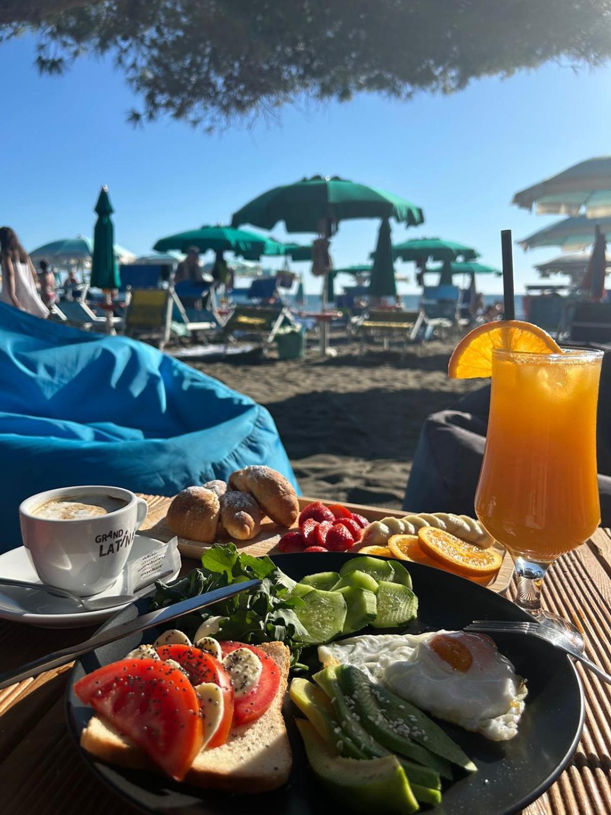 Helena Hotel Shëngjin Esterno foto